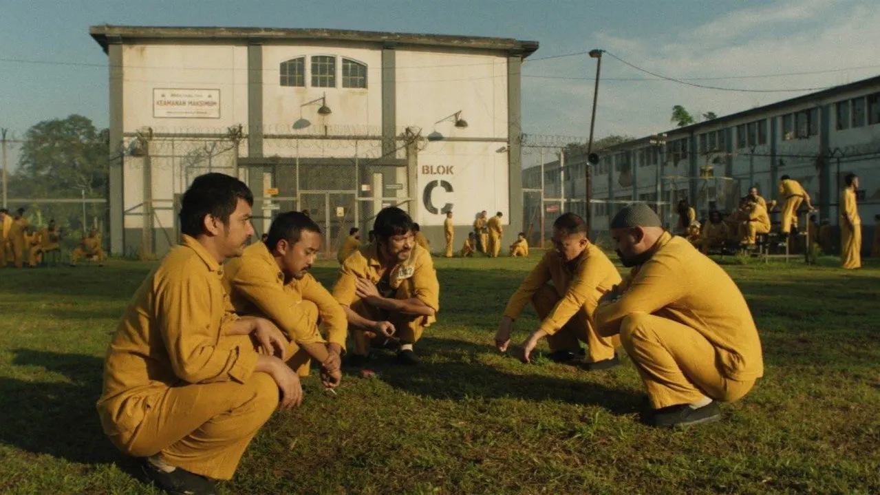 Play Ghost in the Cell